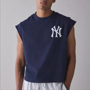 Urban Outfitters Pro Standard Exclusive MLB New York Yankees Team Logo Tee Small